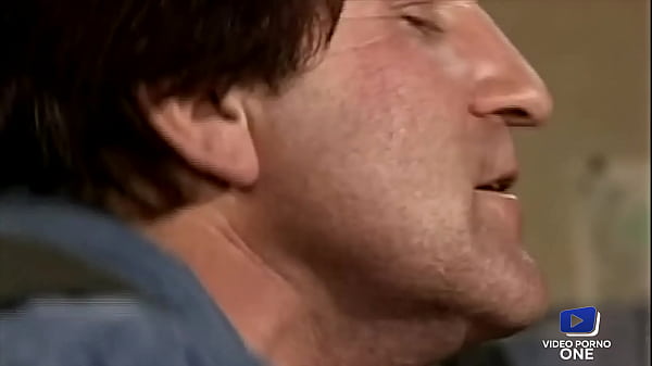 Play MP4 - Chrystelle Balzac se fait enculer dans le bureau du garagiste