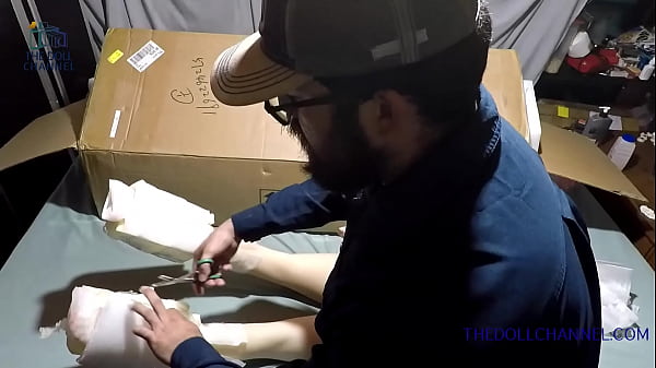 Play MP4 - 135 cm JinSan YL Doll Unboxing and Review