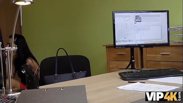 VIP4K. Hottie ist bereit für schmutzigenSex, um Steuern_für ein Bild zu zahlen