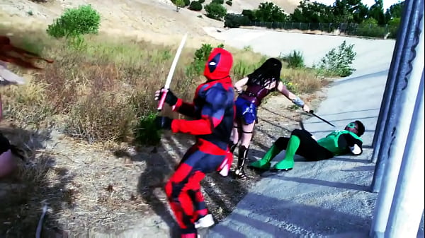 Nonton Foursome Cosplay Featuring Deadpool, Wonderwoman, Red Sonja And Green Lantern thumbnail