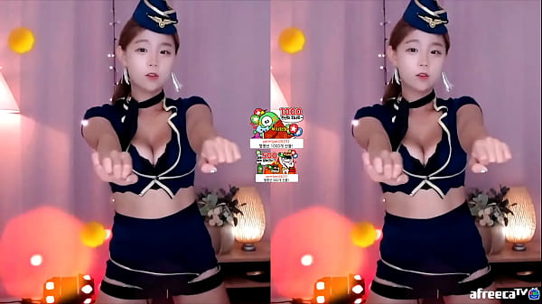 Streamer Cosplaying thumbnail