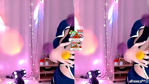 Streamer cosplaying