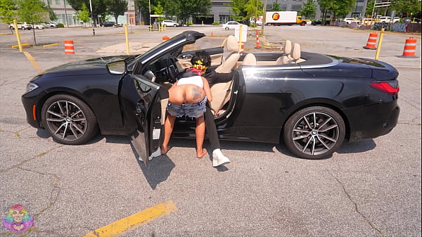 Ebony Slut Gives Dome To Gibby The Clown In Broad Daylight thumbnail