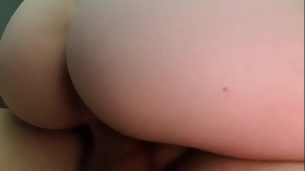 Jeune Lyceene baise sur_le canapé Oceane