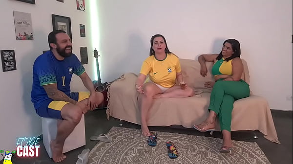 Play MP4 - Fode Cast - A copa do mundo &eacute; nossa e a deliciosa estreiante no porn&ocirc; chegou levando porra na buceta Ale Mancini