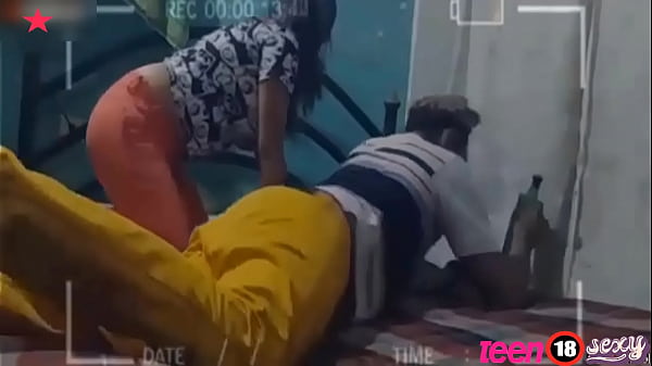 Play MP4 - Mi padrastro me viene a coger a mi cuarto estamos solos