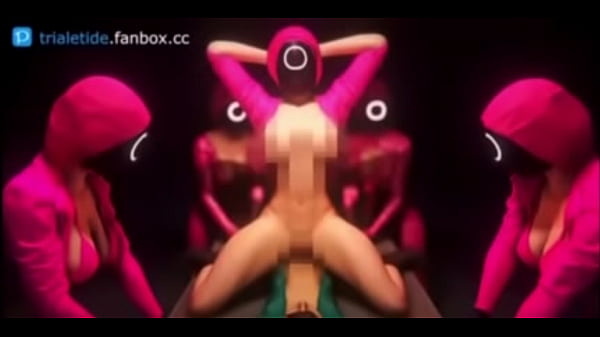 Guardias de el juego del calamar tetonas cogen a jugador sumiso en mesa de metal 