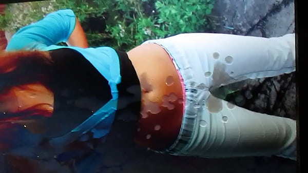 Big cumshot on girl with open mouthed a lot of sperm