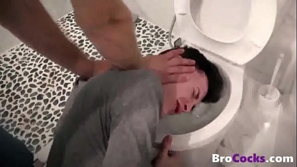 Mobbing Teen Bruder und ficken ihn 