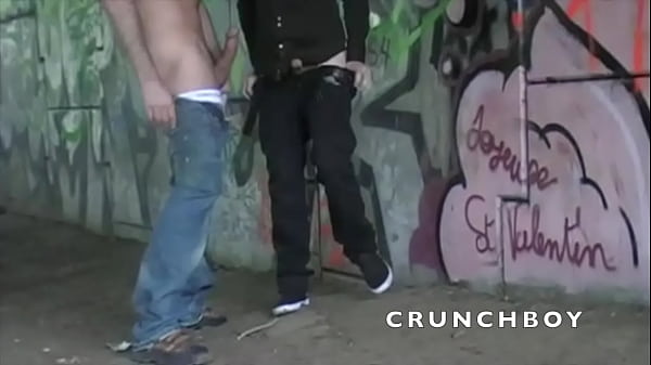 Jene Minet D&eacute;fonc&eacute; Sous Un Pont En Exterieur Par Un Arabe thumbnail