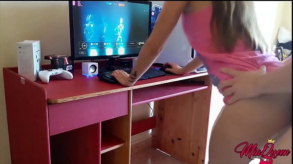 Play MP4 - Amateur Gamer Girl fucked while plays Star Wars BF2 - Amateur Sex
