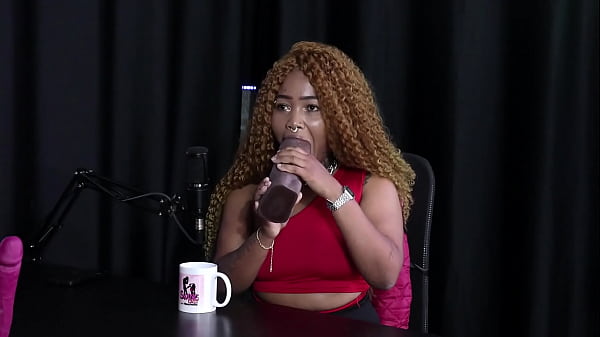 Negra gostosa mostracomo éo seu sexo oralchupando um paude brinquedo mas quandopegou ogrande_e grossoBlack Duquesa SHEER RED