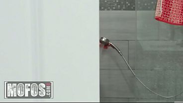 MOFOS - Catalina Ossa, Cyrus King - Showering Catalina 