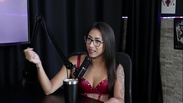 Gosta de apanhar mas não_gosta debater foi capa_da revista sexy_acha quehomens_tem medodela e_pensou em desistir do reality Luciana Picchi SHEER RED