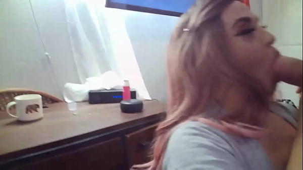 Hot Latina MILF puts_onion booty to work