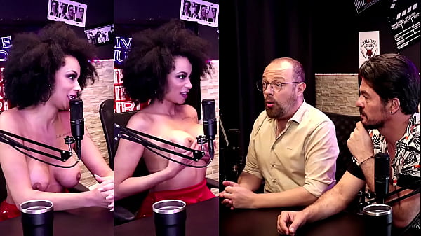 Ele_desenvolveu um produto para pelenegra ea gostosa se empolgou emostrouos lindos peitos Donos_da VillaFonttina e Desejo Lascivo