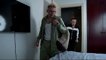 Nonton Step Mom Tests Step Son's Secret Gift On Shared Hotel Bed New Year's Eve thumbnail