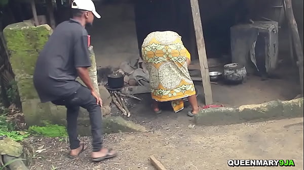 Play MP4 - Sharp tenant fucked the landlord's wife while cooking in her local kitchen