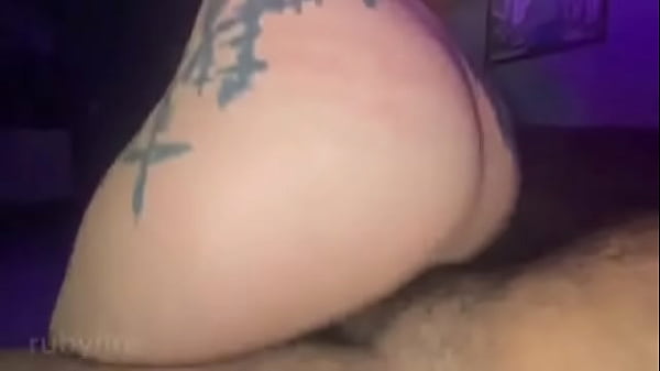 Safada queria prazer sentando na piroca com plug anal e vibrador no clitoris