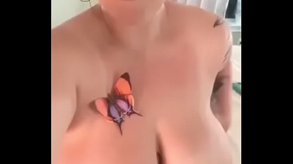 Nonton Girl Plays With Big Titties thumbnail