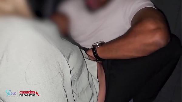 Marquei Meu Namoradinho Em Um Bar E Ele Me Beijou Na Frente De Todos Enquanto Eu Pegava No Pau Dele thumbnail