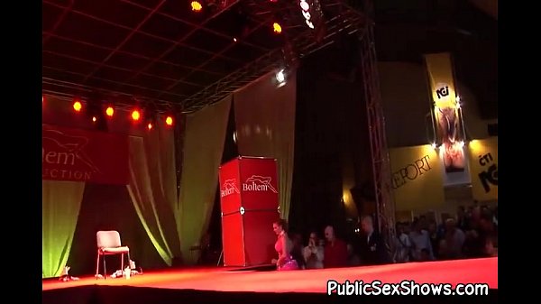 Play MP4 - Girl enjoys playing with glass dildo