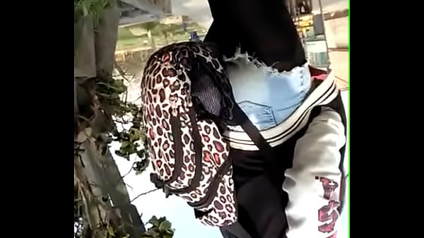 ricas piernas de_jovencita en panties negras parte 1