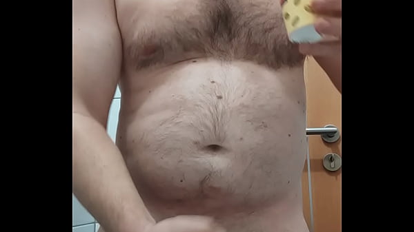 Imi place foarte mult sa ma masturbez la webcam si sa imi beau pisatul si sperma! I really like to masturbate on the webcam and drink my piss and cum! 