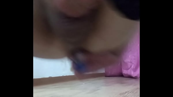 Play MP4 - Crossdresser juega con su ano&comma; se pajea y disfruta