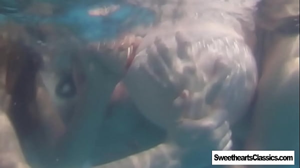 Play MP4 - Lesbian Swimming Team &lpar;Remastered&rpar;