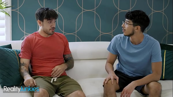 Play MP4 - Naughty MILF Spencer Scoot Wants To Play With Diego Perez's Thick Dick Behind His Mom's Back - REALITYJUNKIES