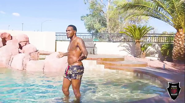 Play MP4 - Hot MILF Helena Price Milks Rome Major's Big Dick By The Pool&excl;