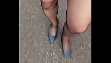 Crossdresser na spacerze 