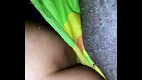 Revisando el culito antes de darle curso 