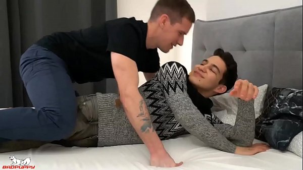 Play MP4 - Darren quickly fills Nick's hole with his rock-hard dick