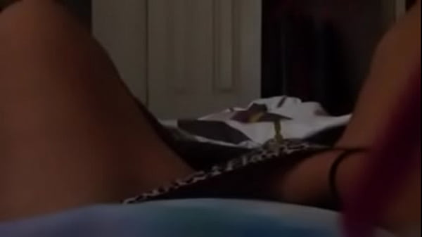 Play MP4 - Masturbation while alone