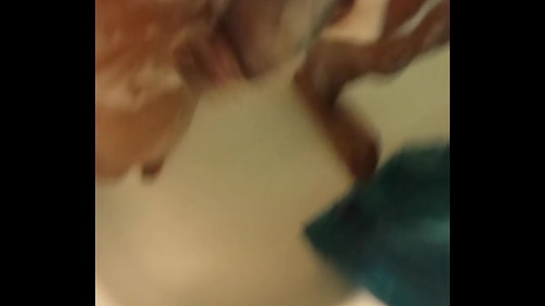 Nonton Shower Play thumbnail