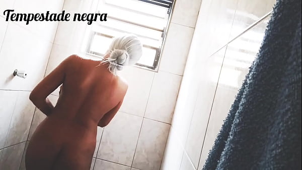 Play MP4 - Brincando no banho adoro brincar com meus dedinhos