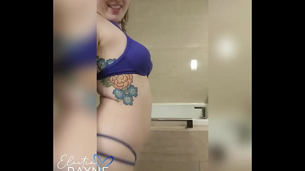 Play MP4 - NYE Hot Tub Twerk and Squirt - Teaser