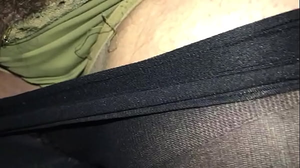 Sally avienta leche en calz&oacute;n morado 