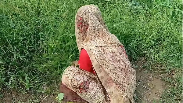 शेतातील जंगलात काम करत असलेल्या झवाड्या वयनी ला झवो thumbnail