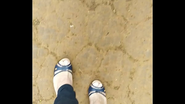 Nonton Eu Amei Andar De Tamanco No Parque thumbnail