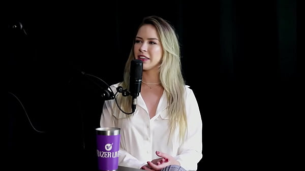 Está_fazendo_bastante_sexo anal gozou_tem um_vibrador_que a faz ter squirting_sozinha_e o seu_conteúdo com um cadeirante Milena Moreau SHEER_RED