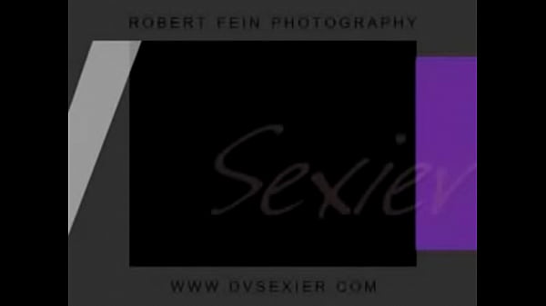 Nonton Sexy Brunette 2 thumbnail