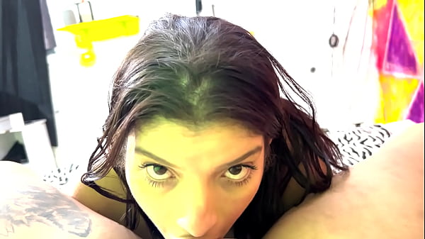 O marido da minha amiga me fodeu gostoso de quatro 