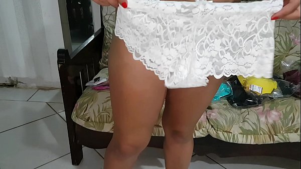 Exibicionismo provando calcinhas novas_para você !!!!