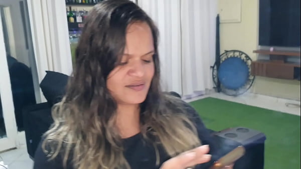 Play MP4 - Esquenta antes da festa de Halloween Paty Bumbum mija na camera e quebra o celular