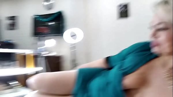 The passion and tenderness of a mature bitch for her husband's dick 