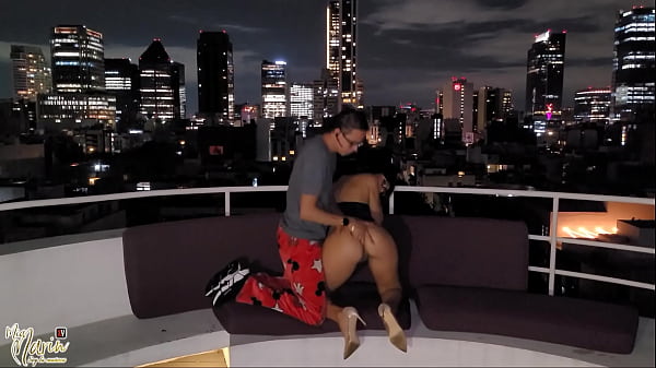 Mi novio me hizo enojar por qué_anda de mujeriego y me contenta chupándome la hasta_venirme