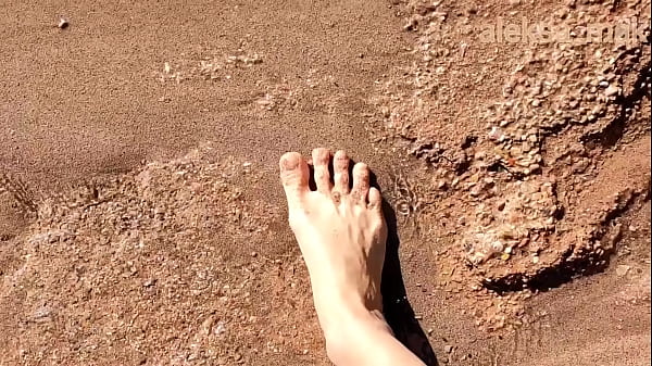Play MP4 - day off feet feet on the beach naked